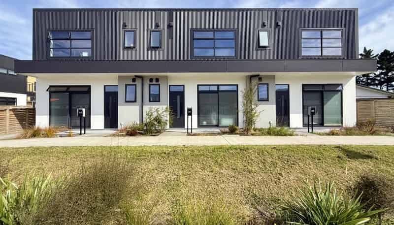 2A/21 The Strand, Wainuiomata