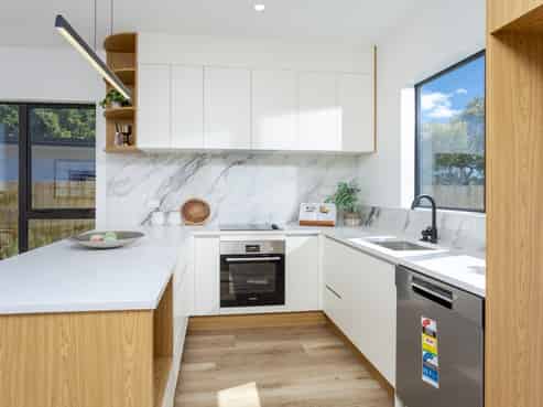 A-E/32 Ludlow Terrace, Totara Vale