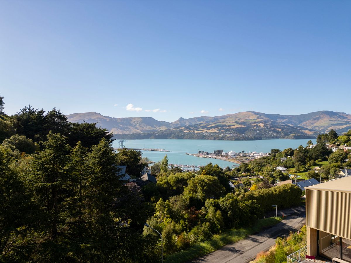 Elevated Lyttelton Section with Harbour Views - Ansicht 6