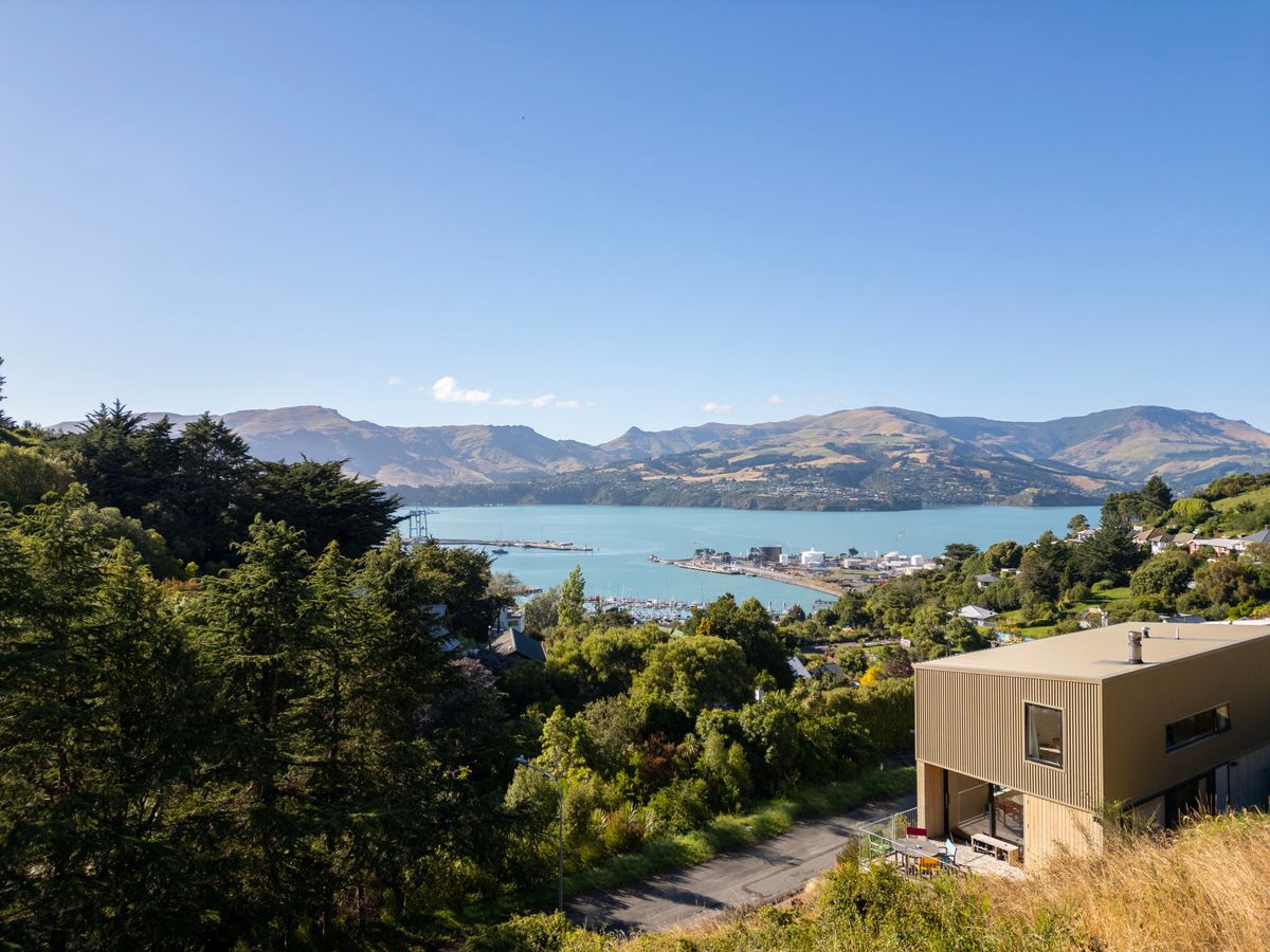 Elevated Lyttelton Section with Harbour Views - Ansicht 2