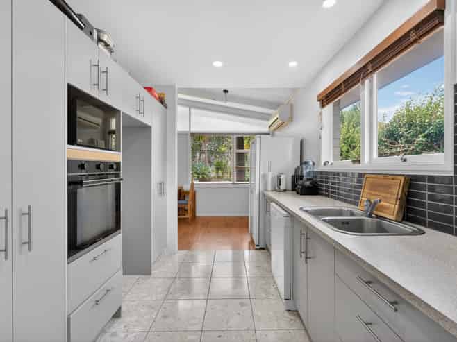 12 Garmons Way, Castor Bay