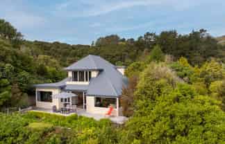 2 Settlers Hill, Akaroa