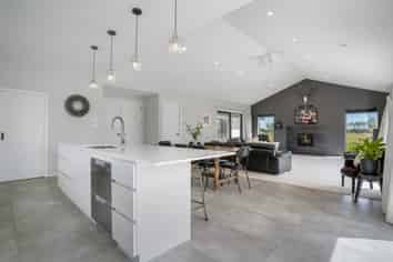 141 Devereux Road, Winton