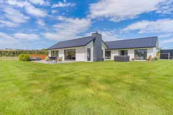 141 Devereux Road, Winton