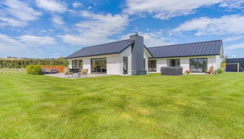 141 Devereux Road, Winton