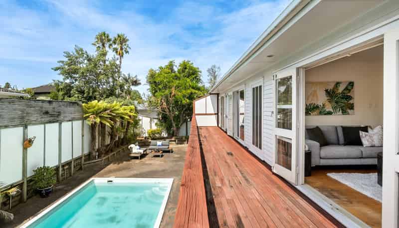 2 Pembroke Crescent, Glendowie