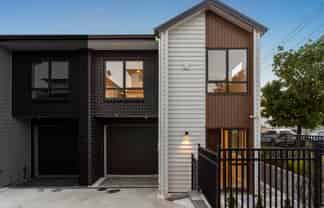 12A Holland Avenue, Point England