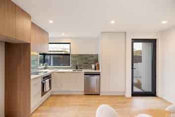 2/106 Wildberry Street, Woolston