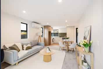 2/106 Wildberry Street, Woolston