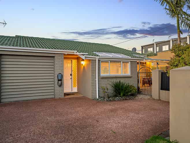 2/23 Lomond Street, Takapuna