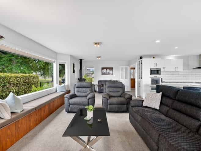 607 Market Street South, Hastings