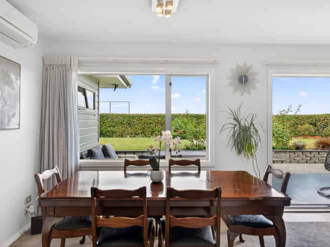 607 Market Street South, Hastings