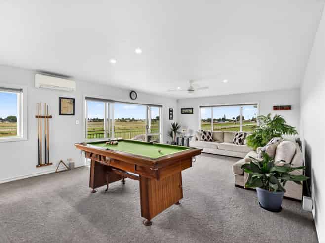 607 Market Street South, Hastings