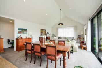 177 Queens Drive, Richmond