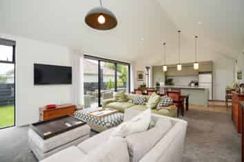 177 Queens Drive, Richmond