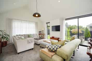 177 Queens Drive, Richmond