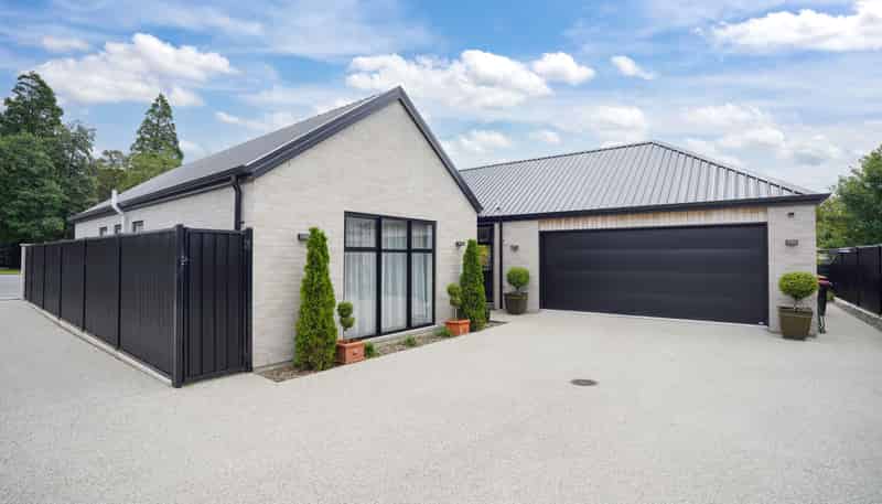 177 Queens Drive, Richmond