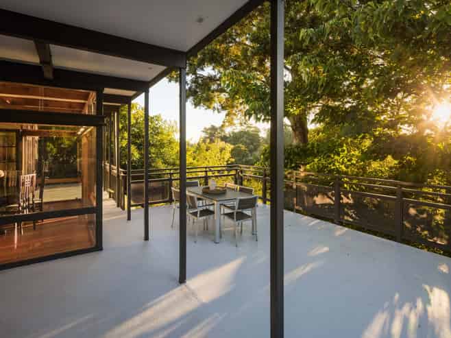 945 River Road, Queenwood