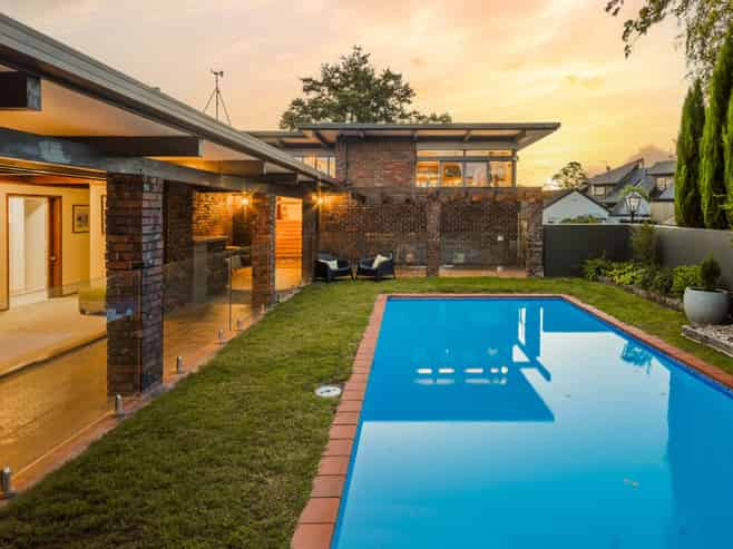 945 River Road, Queenwood