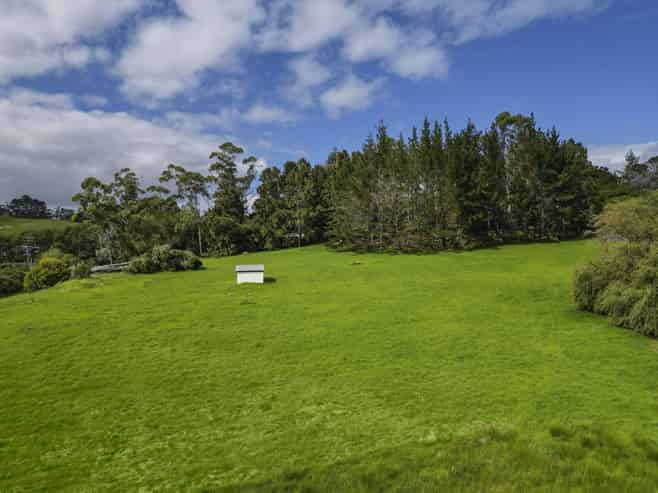 807 Dairy Flat Highway, Dairy Flat