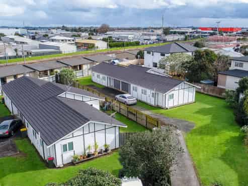 16A & 18 Tironui Station Road, Takanini