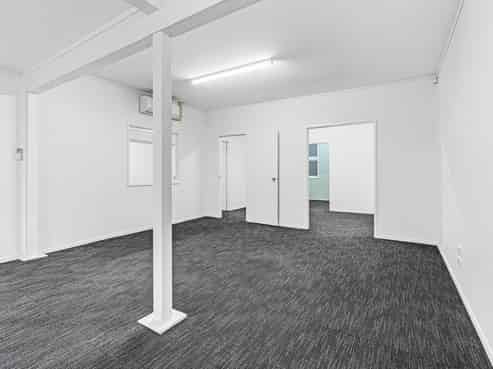 Standalone Fringe City Office