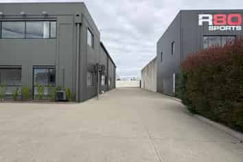 Well Presented Warehouse with Secure Yard