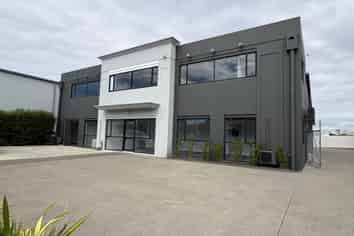 Well Presented Warehouse with Secure Yard