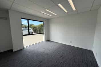 Well Presented Warehouse with Secure Yard