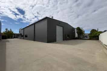 Well Presented Warehouse with Secure Yard