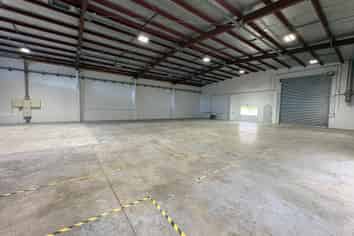 Well Presented Warehouse with Secure Yard