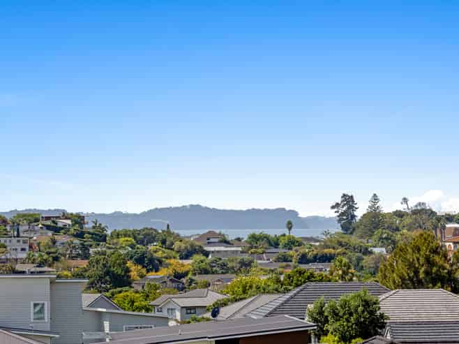 1/126 Whangaparaoa Road, Red Beach