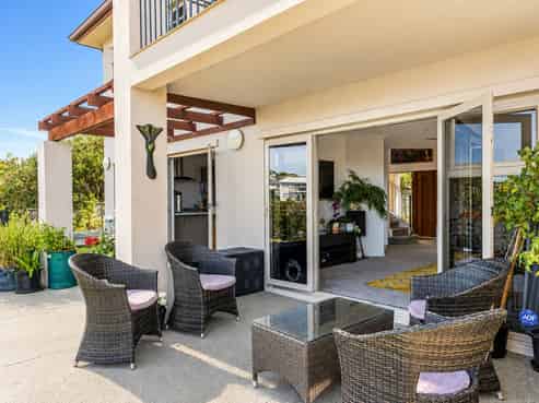 1/126 Whangaparaoa Road, Red Beach
