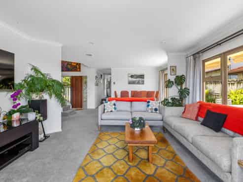 1/126 Whangaparaoa Road, Red Beach