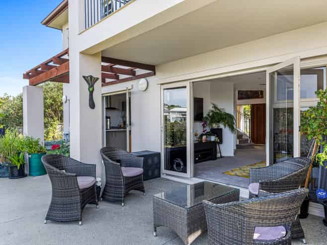 1/126 Whangaparaoa Road, Red Beach