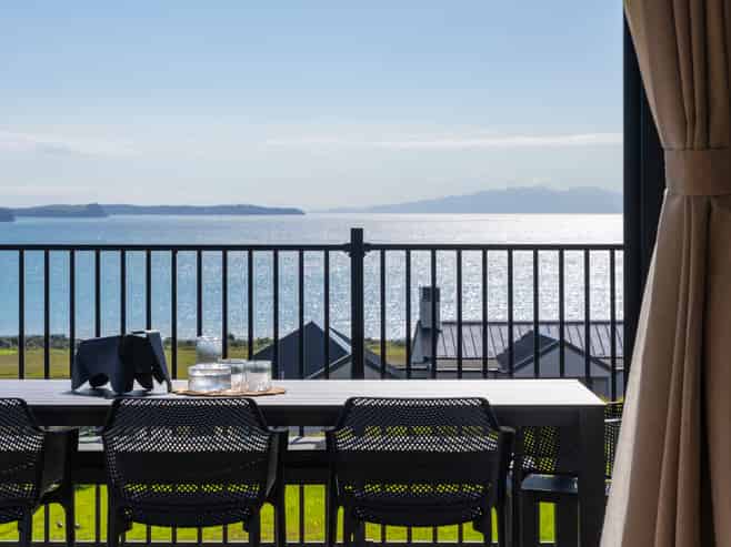 11 Te Rata Road, Okura Bush