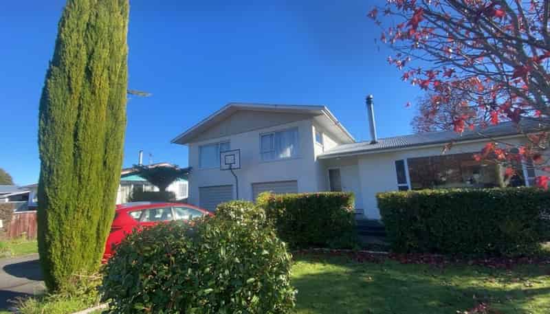 17 Fergusson Street, Stoke