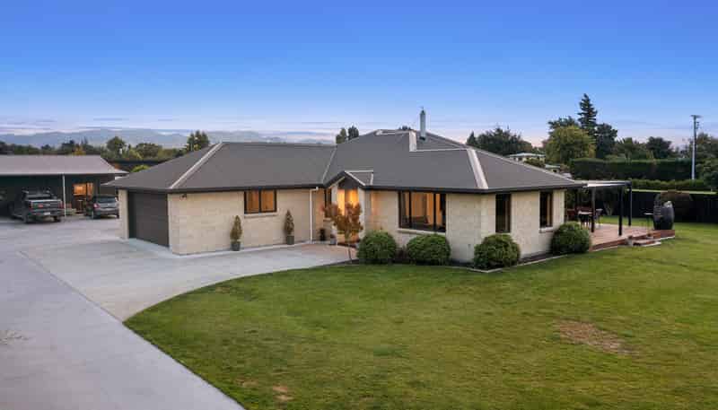 33 Birchwood Avenue, Burleigh