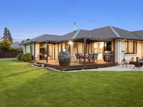 33 Birchwood Avenue, Burleigh