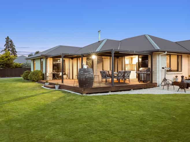 33 Birchwood Avenue, Burleigh