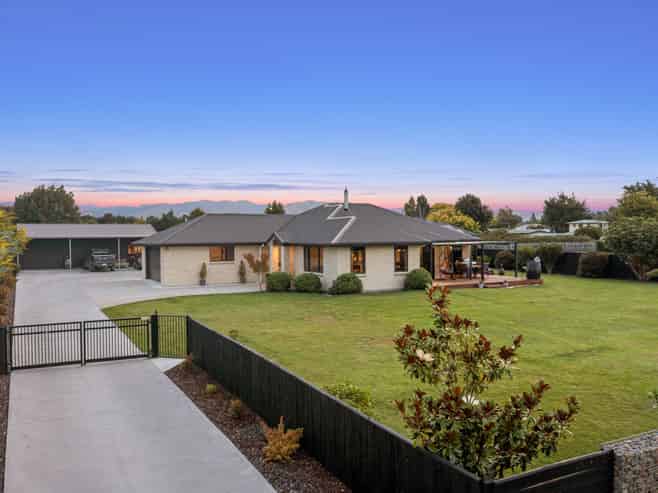 33 Birchwood Avenue, Burleigh