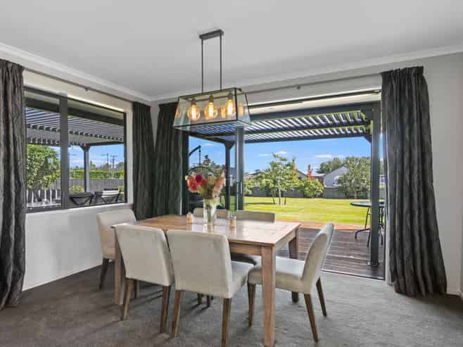 33 Birchwood Avenue, Burleigh