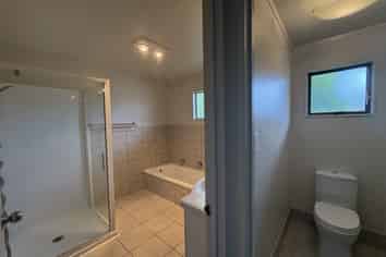 35D Western Hills Drive, Kensington