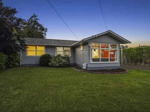 353 Sunset Road, Sunnybrook