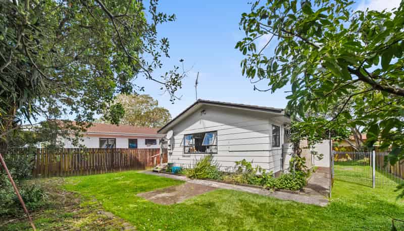 2/397 Roscommon Road, Clendon Park