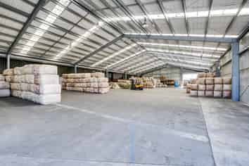 Substantial Industrial Warehouse in Irongate