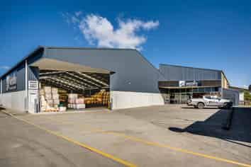 Substantial Industrial Warehouse in Irongate