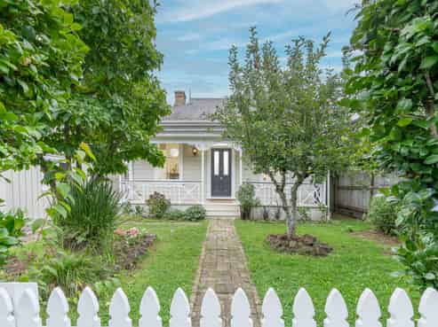 75 Gribblehirst Road, Sandringham