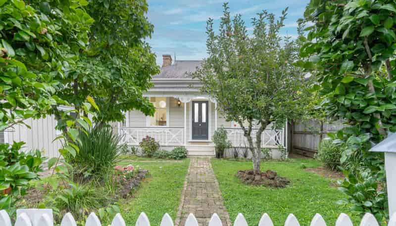 75 Gribblehirst Road, Sandringham