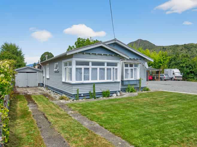 12 Hampden Street, Murchison